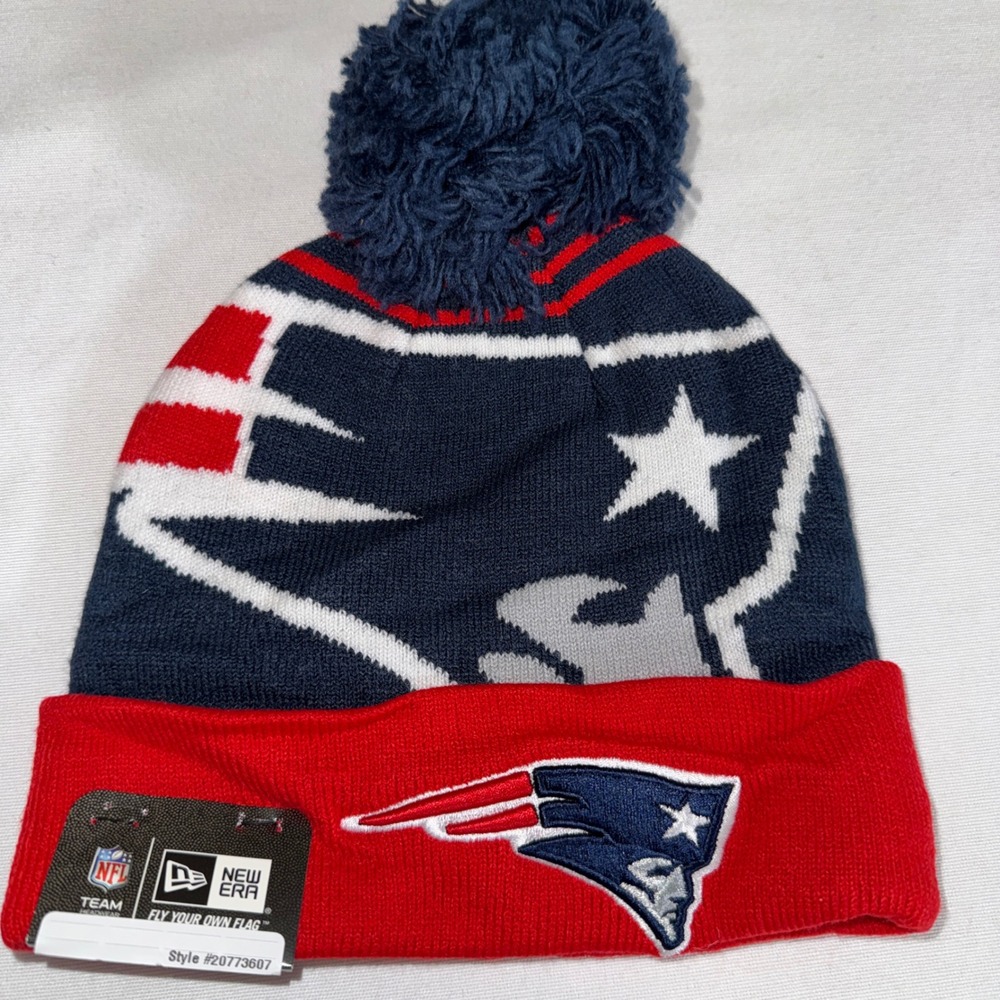New Era New England Patriots NFL Knit Beanie Pom Hat Blue Red White 20773607 NWT